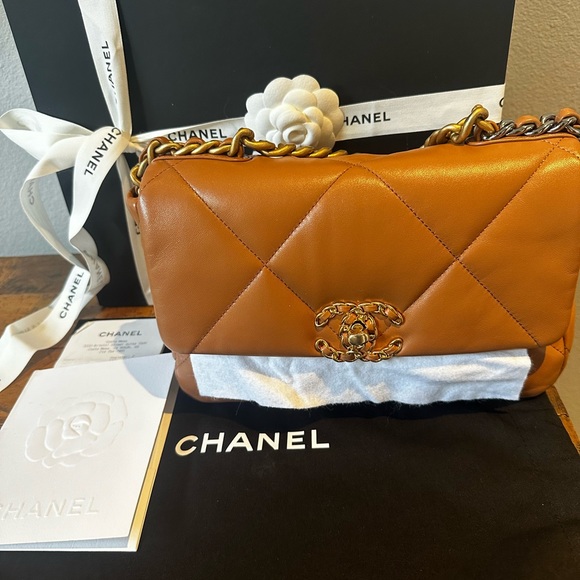 🦄RARE 🦄 Chanel 19 Small Caramel 22A Lambskin - Picture 17 of 17